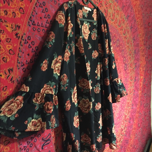 Jessy B Light Tunic - Picture 2 of 5